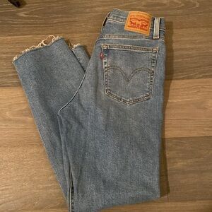 Levi’s Distressed Wedgie Straight Jean